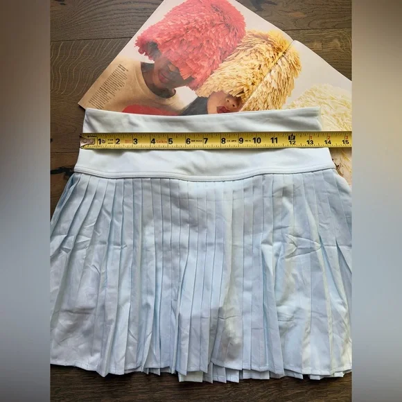 New Fabletics Hot Shot Pleated Skirt/Built-In Shorts Ultra Mini Iced Out Size S - Picture 9 of 13